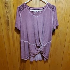 Tshirt with knot and lace detail